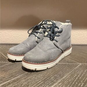 Grey Faux Suede Ankle Boots Sherpa Lined Lace Up Booties Size 8 cozy boots